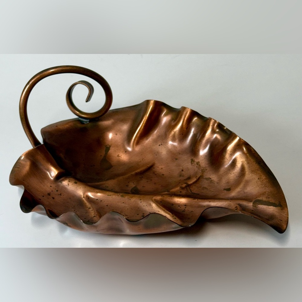 Gregorian Copper Decorative Leaf Shaped Copper Bowl Trinket Ashtray Dish Signed